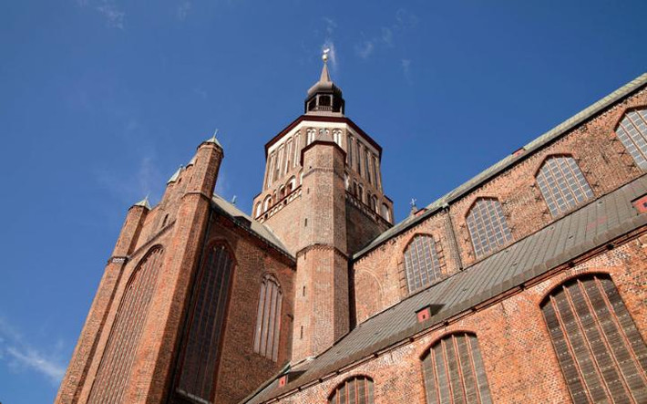 Nhà thờ St Mary ở Stralsund (Đức) cao 151 mét. Đây là tòa nhà cao nhất thế giới trong khoảng thời gian 1549-1647.