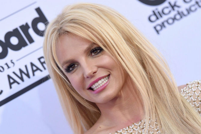 Hải quân Hoàng gia Anh từng sử dụng bài hát của nghệ sĩ Britney Spears để đe dọa những tên cướp biển Somali.