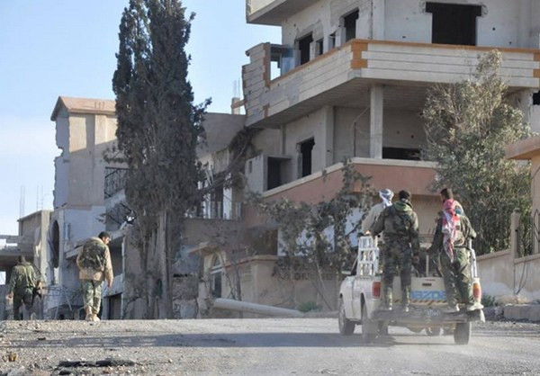 Ngày 3/4, dưới sự yểm trợ hỏa lực của Nga, quân đội Syria phối hợp cùng lực lượng dân phòng đã giành lại quyền kiểm soát hoàn toàn thị trấn cổ Quaryatayn của tỉnh Homs từ tay phiến quân IS.