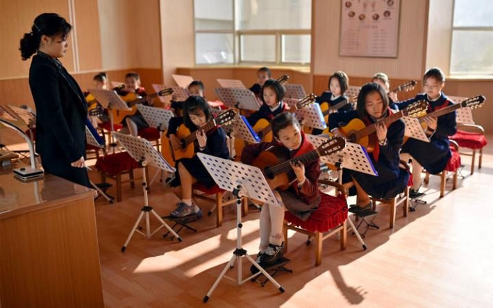 Bên trong một lớp học nhạc cụ.