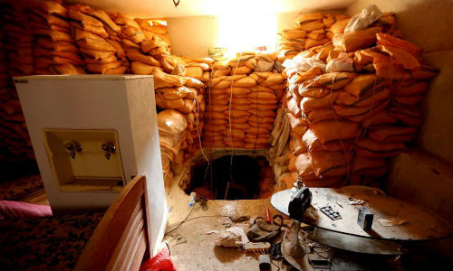 Một đường hầm từng được nhóm IS sử dụng ở thị trấn Sinjar, Iraq, ngày 1/12/2015.