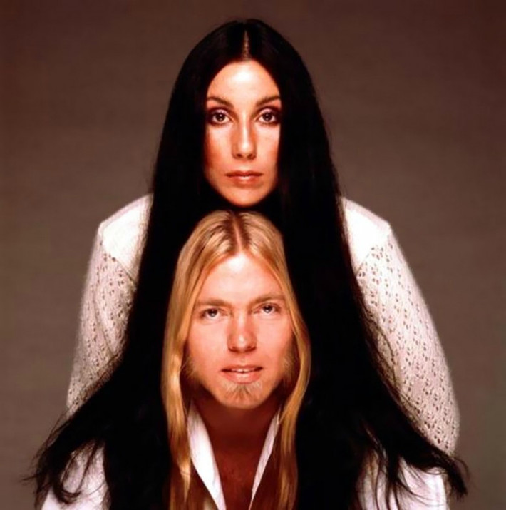 Cher và Gregg Allman cũng không thể cứu vãn cuộc hôn nhân sau 9 ngày chính thức trở thành vợ chồng. Được biết, Cher đã đệ đơn ly hôn sau khi phát hiện chồng của cô nghiện rượu và ma tuý.