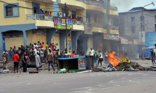 Thành phố Kinshasa của Cộng hòa Công-gô thường xuyên chứng kiến các vụ cướp,.. Mỗi năm, cứ 100 nghìn người lại có 112 người bị giết hại. Người dân địa phương hầu như lúc nào cũng phải "cửa đóng then cài" mỗi ngày.