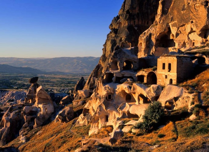 Nhà hang Cappadocia được xây dựng ngay bên sườn phải của một ngọn núi. Căn nhà có hệ thống bay hơi có khả năng làm mát ngôi nhà trong cái nắng nóng khắc nghiệt. (ảnh: Brainjet).