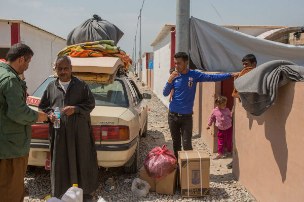 Sau đó, nhiều người dân Iraq bắt đầu hành trình tới những địa điểm mới trong khu vực, trong đó có Kirkuk. Dự báo, người dân Iraq sẽ tiếp tục rời khỏi thành phố Mosul trong những tháng tới.