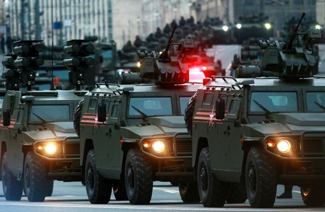 Xe bọc thép "Tiger" trên phố Tverskaya.