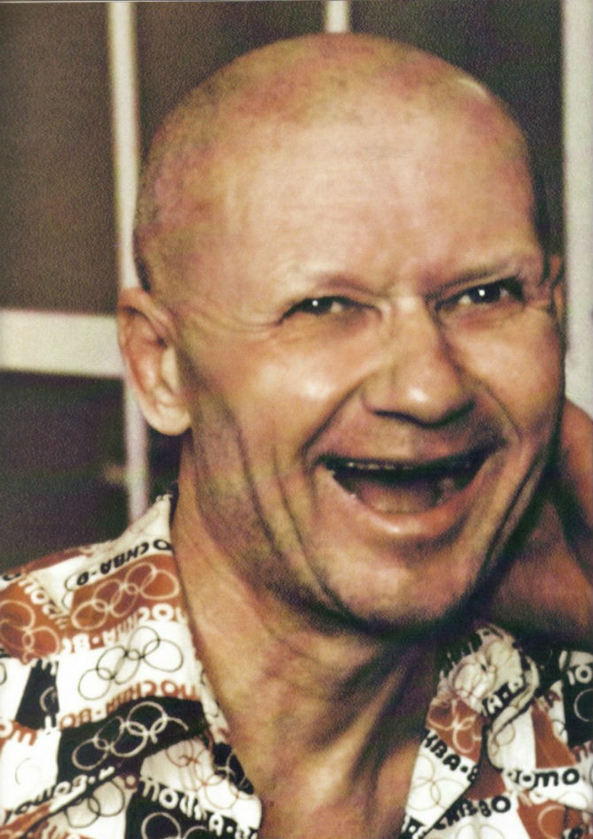 Andrei Chikatilo bị buộc tội giết hại 53 phụ nữ và trẻ em ở Nga trong khoảng thời gian 1978-1990. Nạn nhân đầu tiên của Chikatilo là một bé gái 9 tuổi. Chỉ tính riêng trong năm 1984, Chikatilo đã giết ít nhất 15 người.