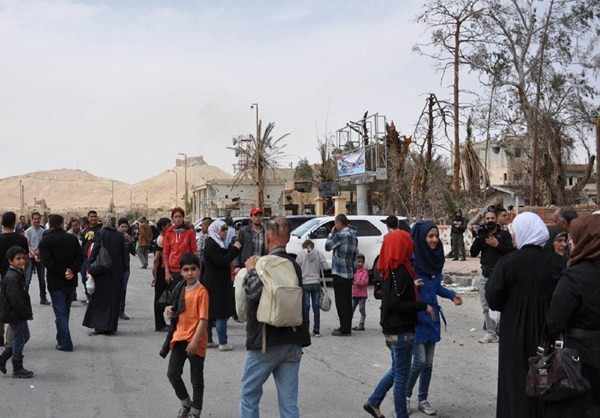 Còn tại Syria, sau khi thành cổ Palmyra của tỉnh Homs được giải phóng khỏi tay IS hồi cuối tháng 3/2016, rất đông người dân Syria cũng đã kéo nhau trở về quê hương.