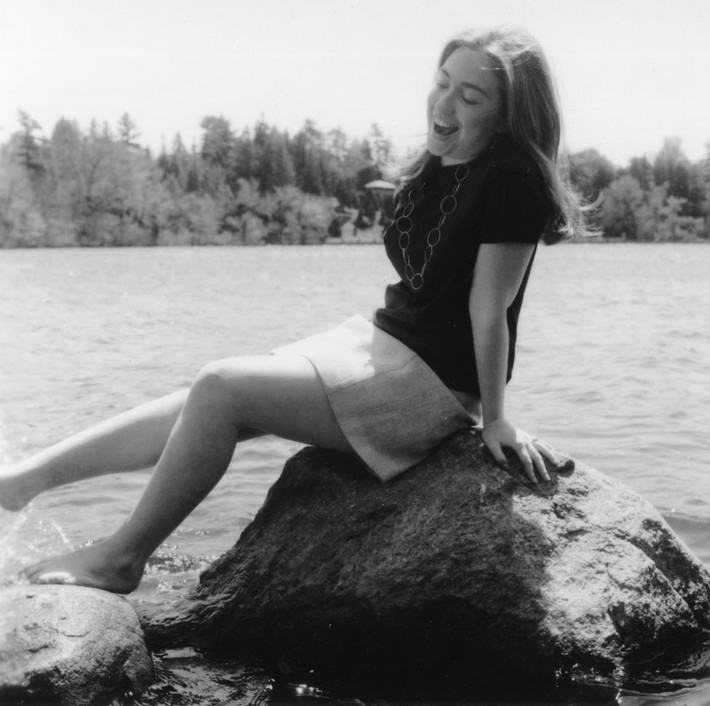 Ảnh chụp Hillary ở hồ Waban vào cuối những năm 1960.