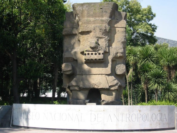 Năm 1985, những tên trộm đã đánh cắp 140 đồ tạo tác quý giá từ Bảo tàng Nhân chủng học quốc gia Mexico nổi tiếng thế giới. Đến năm 1989, giới chức trách đã bắt giữ được một trong hai nghi phạm liên quan đến vụ cướp này.