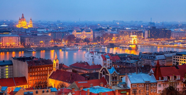 Đối với nhiều du khách, các quốc gia Châu Âu luôn là điểm đến tốn kém. Tuy nhiên, Hungary lại là một lựa chọn du lịch lý tưởng “vừa rẻ vừa đẹp”. Ngay cả ở thủ đô Budapest, du khách có thể thuê được phòng với giá không quá 100 USD một tuần.