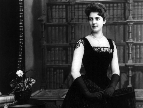 Frances Cleveland là Đệ nhất phu nhân Mỹ trẻ nhất. Chồng bà là Grover Cleveland, vị Tổng thống thứ 22 (nhiệm kỳ 1885-1889) và 24 (nhiệm kỳ 1893-1897) của nước Mỹ.