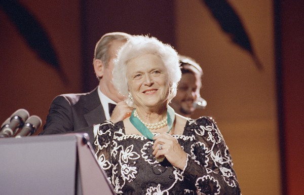Babara Bush là vợ tổng thống thứ 41 của Mỹ, George H.W. Bush.