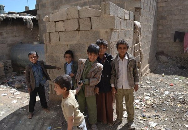 Nụ cười hồn nhiên của những bé trai Yemen.