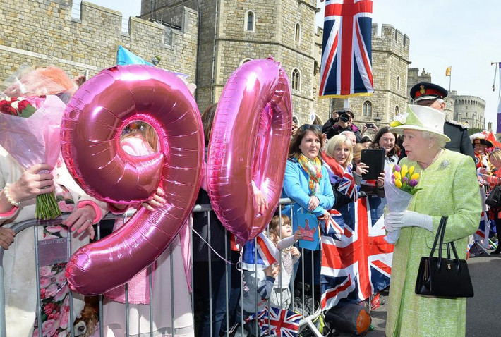 Được biết, Nữ hoàng Elizabeth II thực ra sinh vào ngày 21/4, nhưng nước Anh thường tổ chức các hoạt động chính thức mừng sinh nhật bà vào tháng 6.