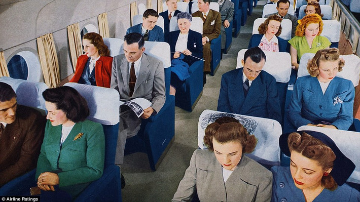 Pan America lần đầu tiên giới thiệu ghế hạng phổ thông vào năm 1948 khiến du lịch hàng không trở nên dễ tiếp cận hơn. Ảnh: Bên trong cabin hành khách của chiếc máy bay Stratocruiser thuộc hãng hàng không Pan America.
