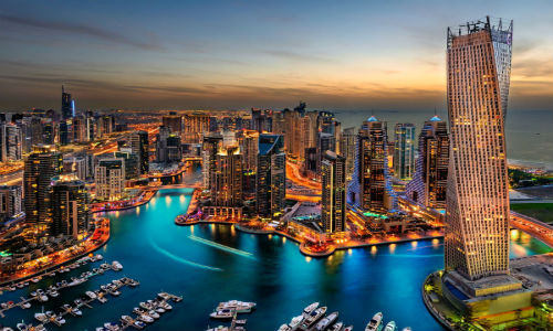 Thành phố Dubai thuộc Các Tiểu vương quốc Ả-rập Thống nhất (UAE) là một điểm du lịch lý tưởng, thu hút khách du lịch trên toàn thế giới. Tòa nhà chọc trời cao nhất thế giới Burj Khalifa tọa lạc ở thành phố này.