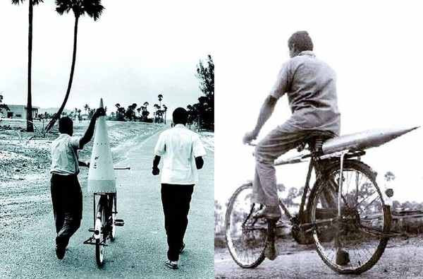 Quả tên lửa đầu tiên của Ấn Độ được vận chuyển bằng xe đạp. Đây là một trong sự thật bất ngờ chắc hẳn ít người biết về đất nước Ấn Độ.