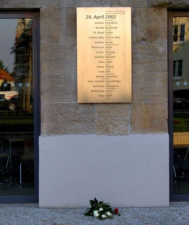 Vụ xả súng ở trường học tại Erfurt (Đức) xảy ra vào ngày 26/4/2002 đã khiến 16 người thiệt mạng.