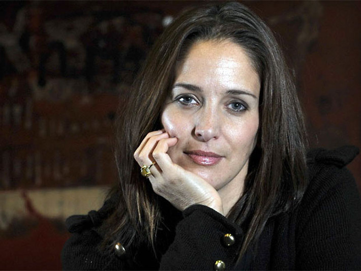 Chantal Kreviazuk là một ca sĩ-nhạc sĩ sáng tác bài hát. Mặc dù được biết đến là một ca sĩ-nhạc sĩ người Canada nhưng thực tế, Chantal sinh ra tại Ukraine.