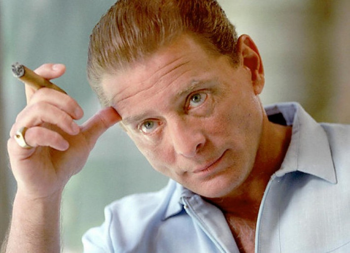 Salvatore “Sammy the Bull” Gravano là tay chân thân cận của gia đình xã hội đen Gambino. Hắn là thủ phạm của 19 vụ giết người.