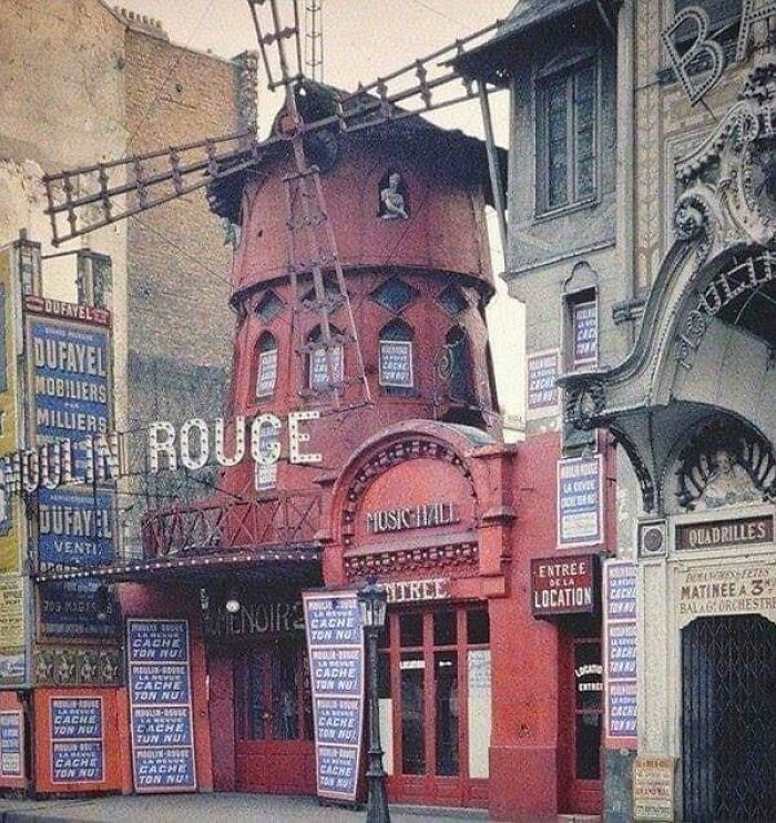 Bức ảnh này chụp quán Moulin Rouge năm 1914 ở Paris, Pháp, trước khi nó bị cháy.