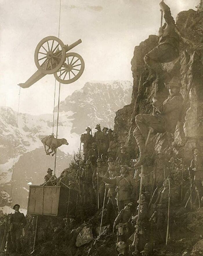 Dãy núi Alps trong thời kỳ Thế chiến thứ nhất năm 1915.