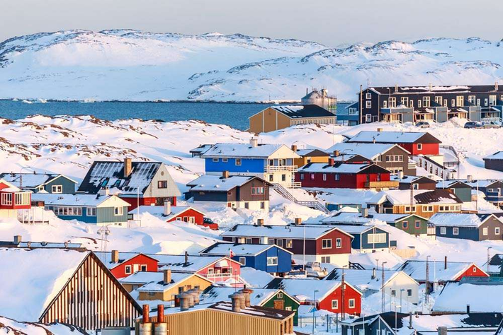Hàng năm ở Greenland, mặt trời không lặn từ ngày 25/5 đến 25/7. Hiện tượng thiên nhiên khá thú vị này còn được gọi là "mặt trời lúc nửa đêm". Ảnh: SA.