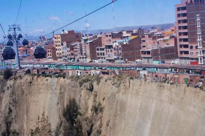 Trong những tuần gần đây, mưa lớn đã tàn phá thủ đô Bolivia và khu vực xung quanh, làm tăng nguy cơ sạt lở đất hơn nữa. Ảnh: OC.