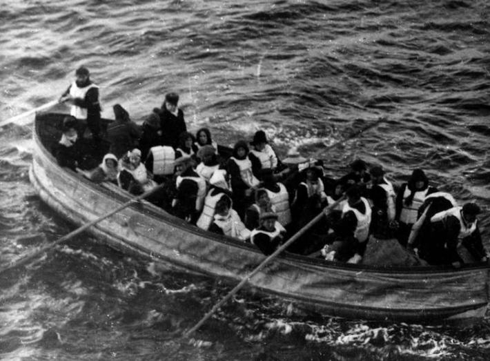 Ảnh chụp những người trên con thuyền cứu sinh cuối cùng trong thảm họa chìm tàu Titanic. Ảnh: ATI.