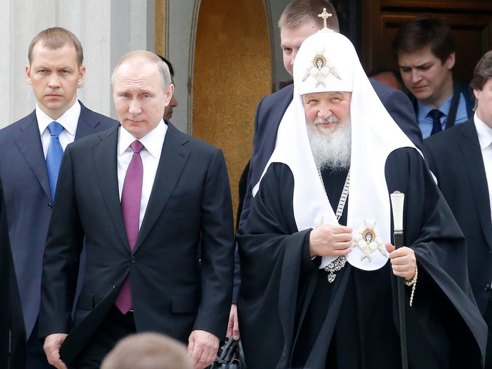 Lịch trình làm việc của ông Putin “linh hoạt” hơn vào cuối tuần để nhà lãnh đạo Nga có thể tham gia các lớp học tiếng Anh. Trong ngày Chủ Nhật, Tổng thống Putin thỉnh thoảng đi cầu nguyện...Ảnh: BI.