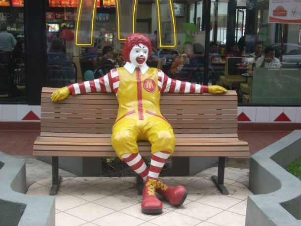 Bức tượng Ronald McDonald nặng 113 kg tại một cửa hàng McDonald ở New Jersey (Mỹ) đã bị đánh cắp vào cuối tháng 4/2017. Ảnh: L25.