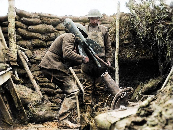 Hai binh sĩ Mỹ trên chiến hào ở Badonviller, Muerthe et Modselle, Pháp, ngày 4/3/1918. Ảnh: MT.
