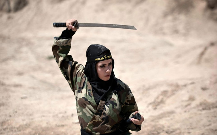Thanh đao Katana được nữ binh Iran này sử dụng trong quá trình tập luyện. Ảnh: The Sun.