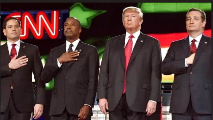Một khoảnh khắc gây khó hiểu của ông Trump được ghi lại. Ảnh: BA.