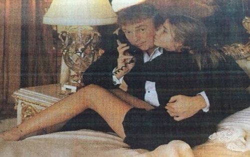 Khoảnh khắc thân thiết của Tổng thống Mỹ Donald Trump với cô con gái Ivanka hồi còn nhỏ. Có thể nhận thấy, Tổng thống Trump là người rất chiều chuộng con gái. Ảnh: BA.