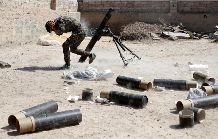 Hình ảnh giao tranh tại thành phố Raqqa, nơi được coi là “thủ phủ” của nhóm IS tại Syria, hôm 15/6.