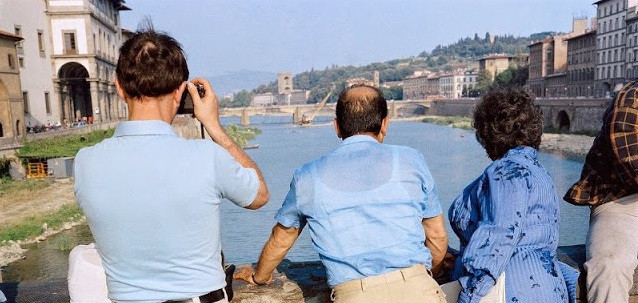 Mọi người ngắm cảnh ở thành phố Florence hồi đầu thập niên 1980. Ảnh: VT.