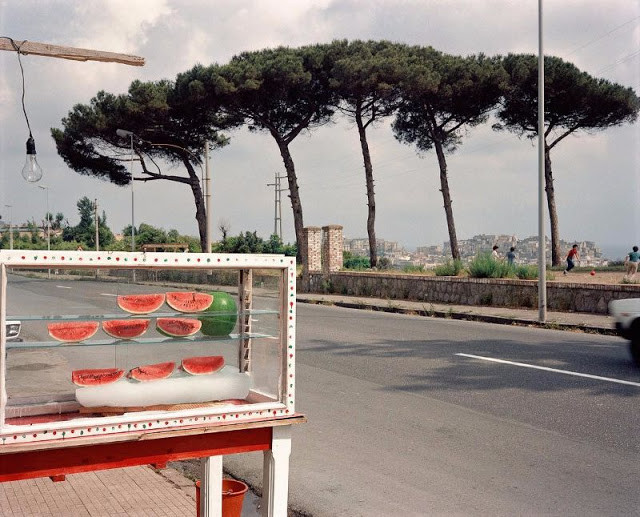 Quầy hàng bán dưa hấu ở Naples năm 1981. Ảnh: VT.