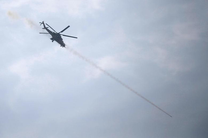 Trực thăng quân đội Iraq nã tên lửa nhằm vào nhóm khủng bố IS ở Tây Mosul.