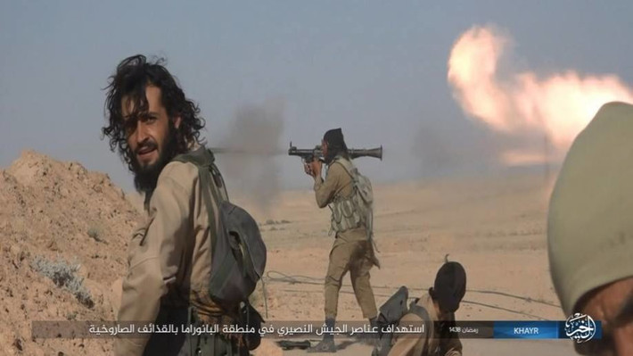 Được biết, lực lượng chính phủ Syria, dưới quyền chỉ huy của Tướng Issam Zahreddine, đã nỗ lực chống trả các cuộc tấn công của phiến quân IS diễn ra hàng ngày ở thành phố Deir Ezzor từ năm 2012.
