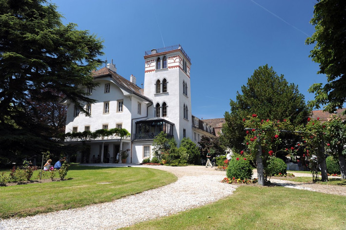 Khuôn viên Château du Rosey trong bức ảnh chụp hồi năm 2016. Các em học sinh sẽ dành thời gian ở đây vào mùa hè, thu và mùa xuân. Ảnh: BI.