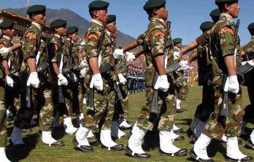 Bhutan không phải là quốc gia có quân đội hùng mạnh nhưng trong lịch sử, quốc gia Nam Á này chưa từng bị xâm lược. Ngày nay, Bhutan vẫn là một đất nước an toàn nhờ vị trí địa lý - nằm ở độ cao 300 mét so với mực nước biển – và được Ấn Độ cung cấp vũ khí cũng như huấn luyện quân sự. Ảnh: WL.