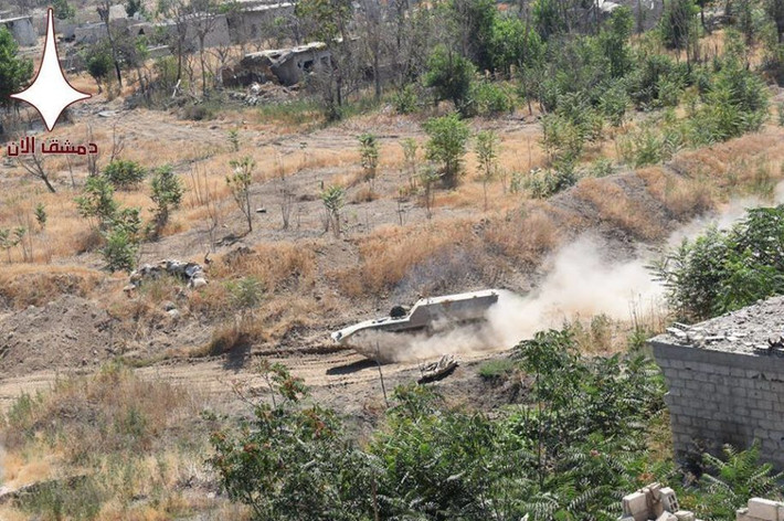 Hình ảnh được ghi lại trong cuộc tấn công của quân đội Syria ở Ayn Tarm. Ảnh: AMN.
