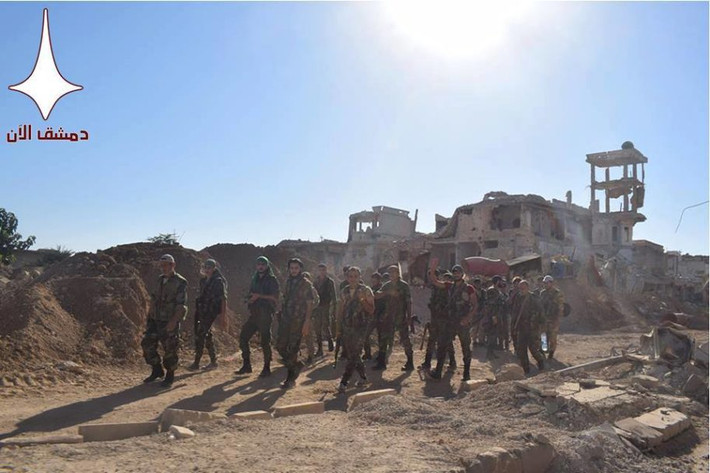 Trước đó, ngày 25/6/2017, quân đội Syria và đồng minh đã đập tan một cuộc phản kích của liên minh HTS và nhóm thánh chiến Faylaq Al-Rahman đánh vào Ayn Tarma. Ảnh: AMN.