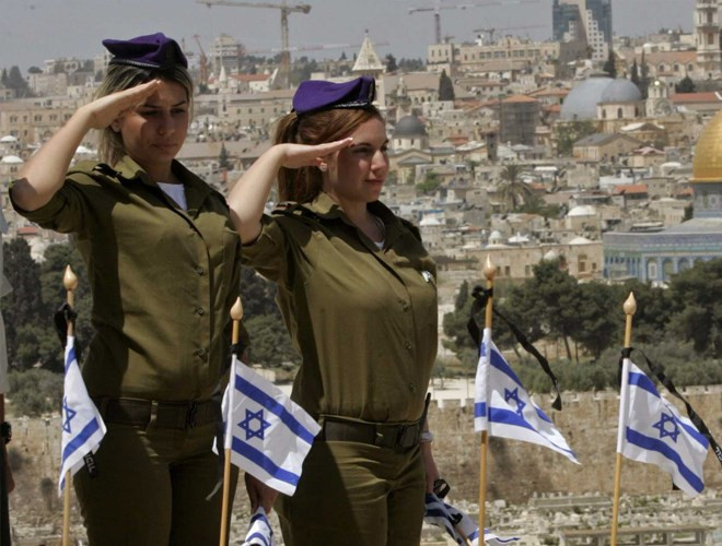 Là một cuộc gia có xung đột liên miên với các nước láng giềng, các nữ binh Israel luôn trong tình trạng sẵn sàng chiến đấu cao độ.