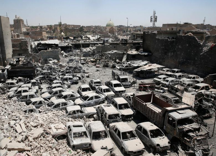 Cảnh tan hoang sau các cuộc giao tranh ở Thành cổ Mosul.