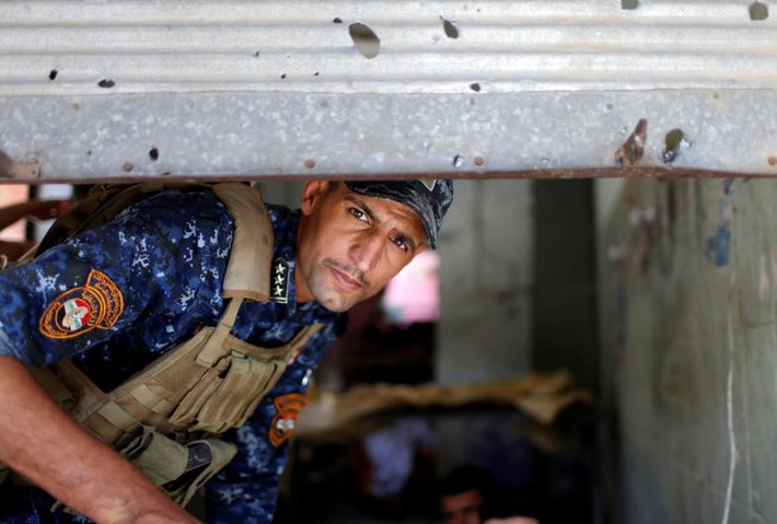 Một cảnh sát Iraq ở Tây Mosul.
