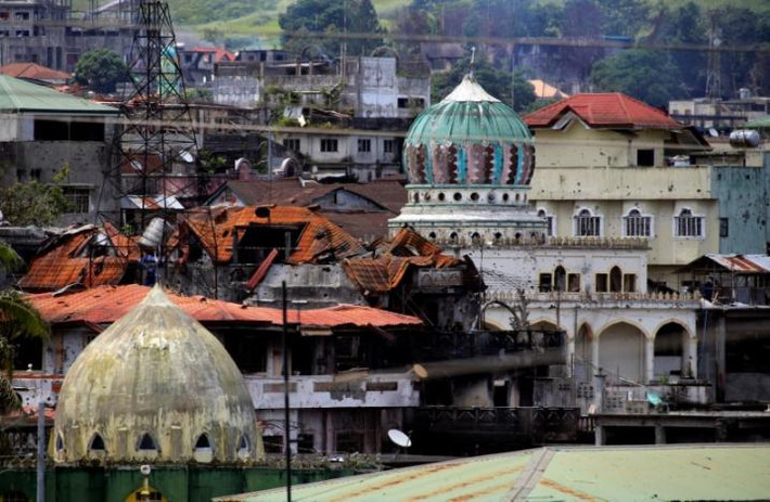Những tòa nhà bị hư hại trong các cuộc giao tranh ở Marawi hôm 22/6.