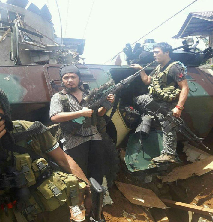 Nhóm phiến quân đã tịch thu ít nhất hai xe bọc thép M706 Commando và một xe quân sự trang bị súng máy cỡ 7,62 mm. Ảnh: SouthFront.